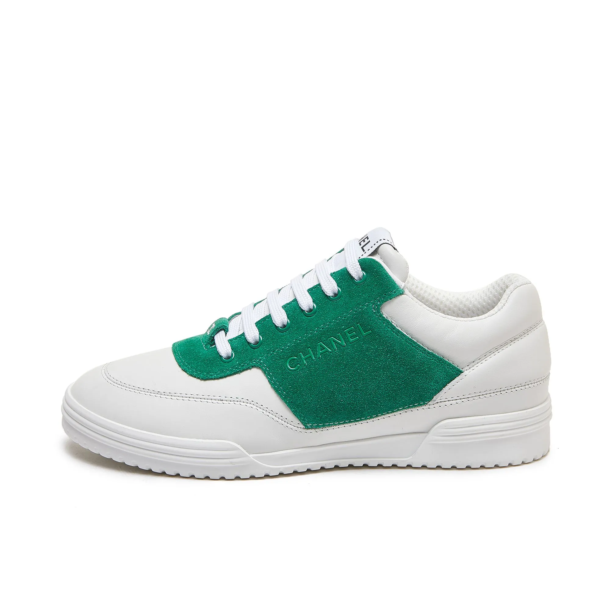 👟👟Ex-factory price 500👟👟 Chanel Chanel - 2023 counter top casual sports shoes This classic design; the upper is electro-embroidered with a variety of craftsmanship; the outsole is fashionable and sporty; it is extraordinary and incorporates a variety of color matching elements... The diversified mix and match is very beautiful and versatile, casual, fashionable, sports and outdoor can be taken into account... ꫛꫀꪝ Go➫ Material: ❶Upper is made of: Original imported cowhide ❷The inner lining is made of: original imported breathable mesh ❸Outsole is based on: original TPU combination outsole Special counter boutique packaging complete set for women 35–41